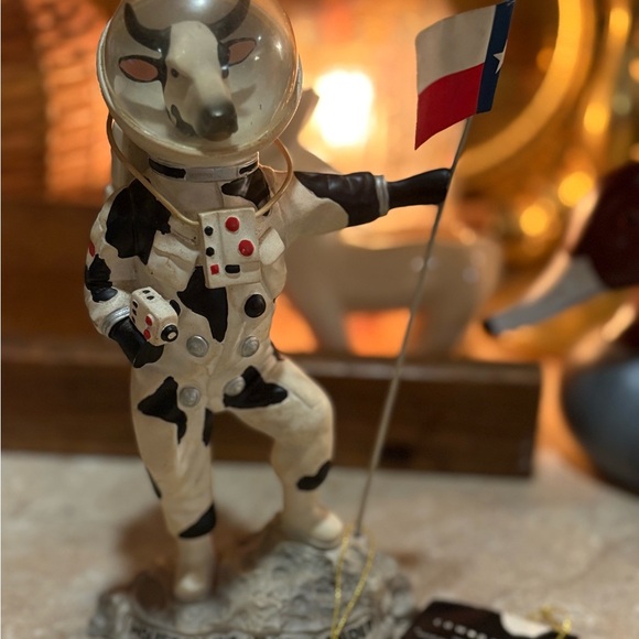 2003 CowParade Space Cow Figurine Moonwalking "Houston We Have Landed" #1189 - Picture 1 of 10